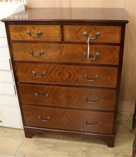 An Edwardian mahogany chest of drawers W.84cm